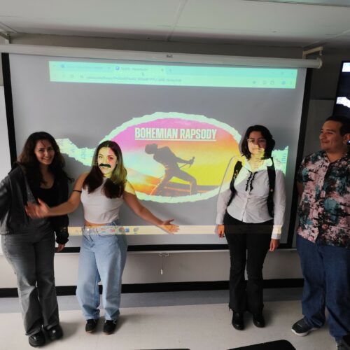 Estudiantes reviven la música de los años 80 en actividad